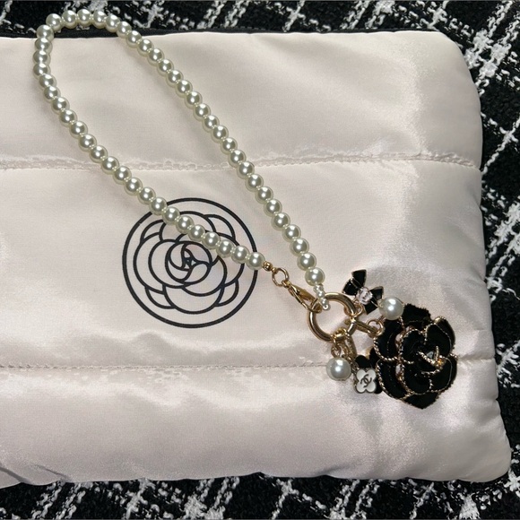 Luxury Pearl Keychain Chanel Charm - Picture 5 of 14